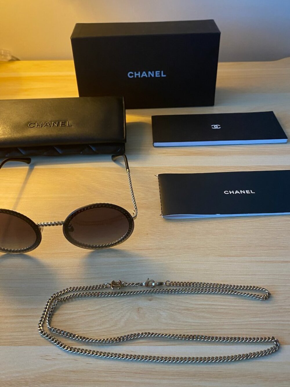 CHANEL Sunglasses with Gold Chain - Picture 5 of 10
